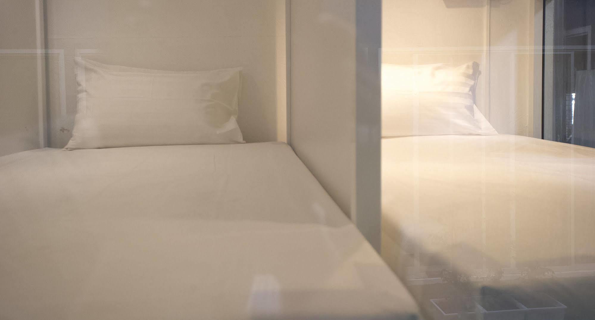Glur Watergate Bangkok Hostel ภายนอก รูปภาพ